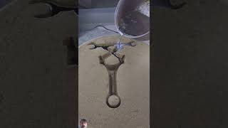 صهر المعادن صب علي الرمال صنعات جديده #satisfying #experiment #art #shorts