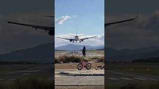 Virgin Australia 737 crazy overhead landing #planes #aviation