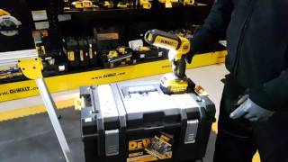 DeWalt DCL050 Latarka LED XR 18V