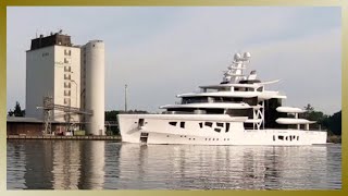 Vorbeifahrt der Superyacht ARTEFACT im Nord-Ostsee-Kanal // Fährstelle Hochdonn