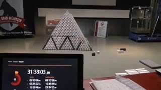 Time Lapse - World Record 30x30 Pyramid - 18,447 Dominoes