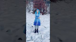 Dodržela jsem slib a jela jsem na koncert v šatech, které jste mi vybrali!😅💙❄️ #frozen