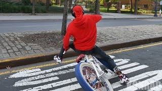 DAREDEVIL TEENS RIDING BIKES AND DOING SPLITS