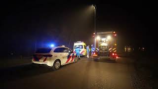 Auto botst op kei en belandt in sloot Vledderveen