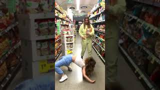 Lele Pons tiktok Grocery shopping with @vansecoo #splits #groceries #shorts