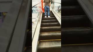 woh pehli si baarish banke jao na tum hum pe ❤️ #mall #lucknow Masti Time in Mall | escalators