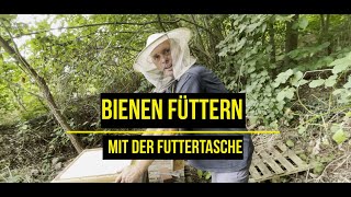 Bienen füttern mit der Futtertasche