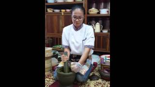 Goong pound green curry paste in mortar