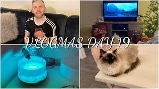 Vlogmas Day 19 - Healthy Smoothie Recipe, Oil diffuser and watching movies