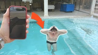 TIRANDO L’IPHONE X in PISCINA - Prank finito MALE!! *SI È ROTTO*