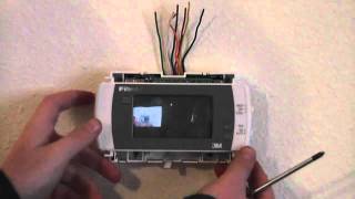 Mounting the Programmable Thermostat