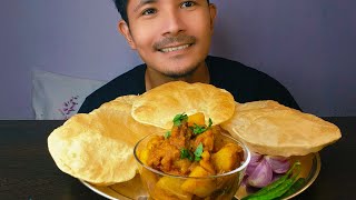 Eating Simple Puri/ luchi and  Aloo ki Sabji