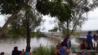 Que impresionante! Migrantes cruzan a México por Suchiate la puerta de México