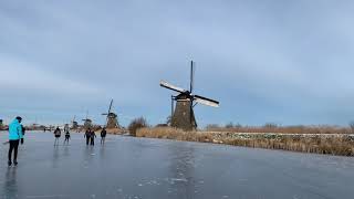 Schaatsen bij de windmolens van Kinderdijk