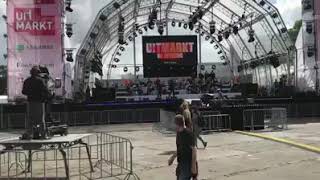 Soundchecken Van der Laan & Woe (De Kwis met Paul de Leeuw) Uitmarkt Amsterdam Oosterdok 24-8 2018