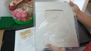 INSIDE MY SILVER-PLAY BUTTON BOX | UNBOXING PLAY BUTTON | THANK YOU YOUTUBE & SUBSCRIBERS