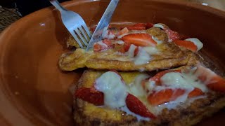 Strawberry French toast | Breakfast | Expat couple 🇵🇰🇬🇧