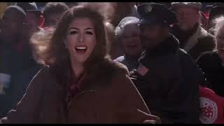 What if Anne Hathaway was in Jingle all the Way instead of Rita Wilson?