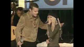 Christina Aguilera - Nobody wants to be lonely (Live @ Top of the Pops 2001)