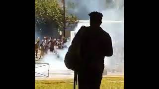 Exato momento em que índios tentaram invadir a Câmara dos Deputados hoje (22) em Brasília