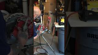 Threading a 2” pipe using the DeWalt power station