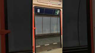 Prague Metro Line B Closing the doors