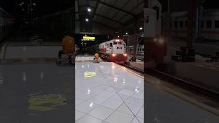 Momen syahdu KA. GBMS disambut lagu di tepian sungai serayu #keretaapi