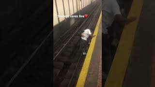 Young Student rescues man from NYC Metro, seconds before train arrives❤️ #love