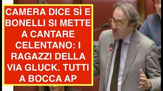 CAMERA DICE SÌ E BONELLI SI METTE A CANTARE CELENTANO: I RAGAZZI DELLA VIA GLUCK. TUTTI A BOCCA AP