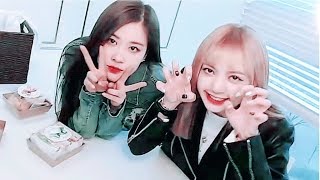 [BLACKPINK] Rosé's Accent is rubbing off on Lisa (Chaelisa)