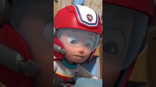 PAW Patrol | Chase sauve les robots de Pat' Patrouille ! #Shorts