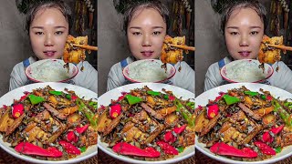 Let's eat show stir-fried pork with bean drum spicy and boneless chicken feet spicy