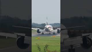 Who doesn't love a Triple 7 overhead landing  #emirates #boeing #avgeek #aviation #aviationlovers