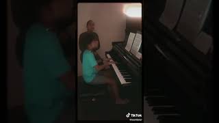 Alicia Keys and her son Egypt singing “sweet dreams” is something special 🎶 ❤️💯 #shorts