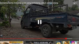 Bersama sama menutup jalan yang berlobang, untuk semua orang.