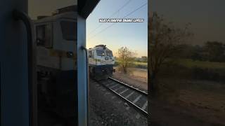 Speeding WAP7 Pune Secunderabad Shatabdi meets Aggressive WDP4D 16587 Yesvantpur Bikaner Express!!