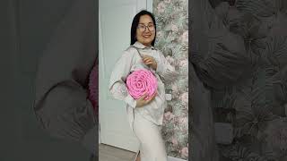 A video tutorial on crocheting a flower handbag