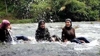 Keseruan Bareng Gadis Desa Cantik Alami Main Air Di Sungai Sampe Kedinginan