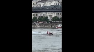 Plane allmost crash to water #shorts