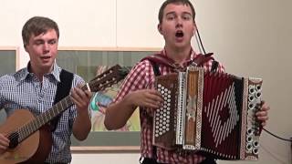 Jonas & Sebastian spielen zur Foto-Ausstellung des internationalen Wettbewerbs "Faszination Natur".