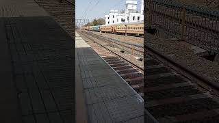 Ahmedabad Passenger Passing Through Malad Railway Station | Indian Railways