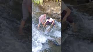 A Man Caught 10KG Katla Fish In The Kali River Dandeli Amazing footage #dandeli #viral #trending