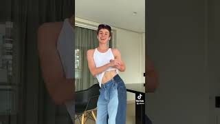 JULIANO FLOSS DANÇANDO: NA MOVIMENTAÇÃO A NOVINHA TEM O DOM | TIKTOK