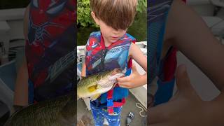 5 year old catches nice Largemouth Bass! 🎣