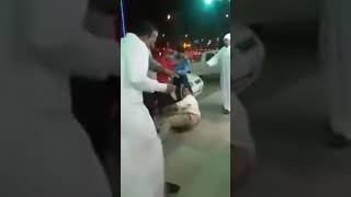 مضاربه بين شباب سعوديين وهنود