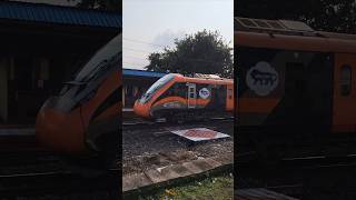 High Speed Patna Vande Bharat Dangerous Overtake Bardhaman Local #shorts #viral