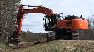 Hitachi Zaxis 300LC Ditching | Rototilt R8