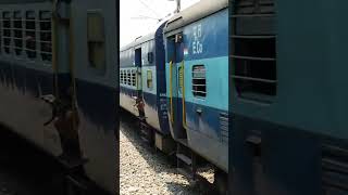 Janmabhoomi Express With Classic ICF Blue Coaches And WDP 4d (old video) #train #icf #short