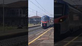 Treno "Pop" transita velocissimo alla stazione di Guardia (CT) #140kmph#train#trainspotting