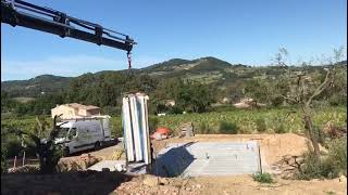 Montage des murs d'une maison ossature bois au Plan du Castellet